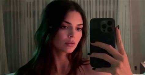 girls mirror nudes|Kendall Jenner Poses Topless in Series of Mirror Selfies